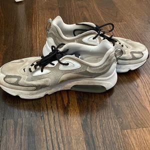 Nike air 200 in white and black laces